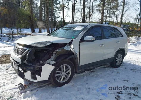 2015 Kia Sorento Lx z USA, uszkodzony, nr VIN 5XYKT3A6XFG593650